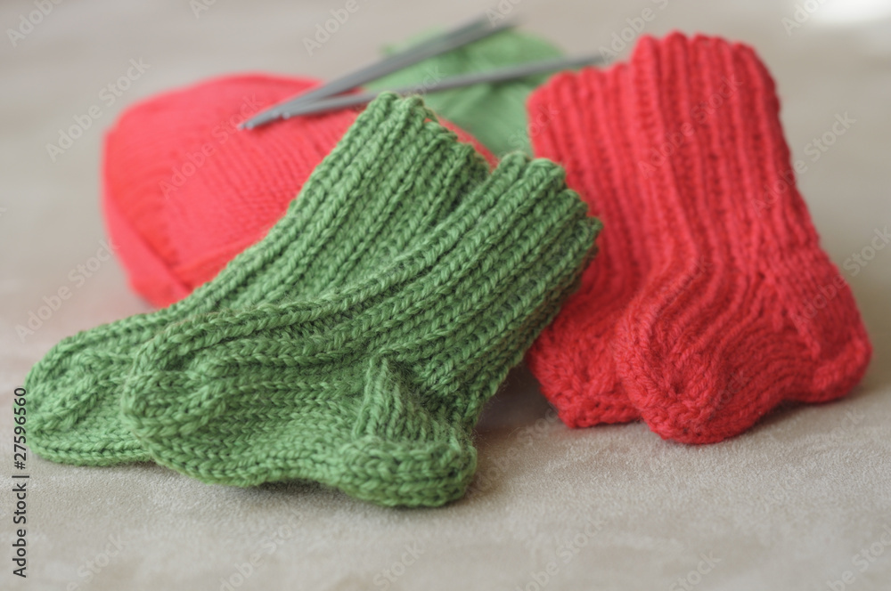 Fototapeta premium Baby Socken handgestrickt