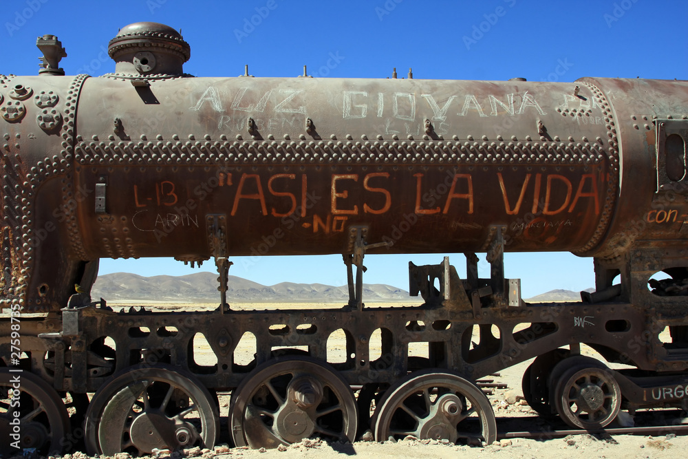 scritta su un vecchio vagone ferroviario