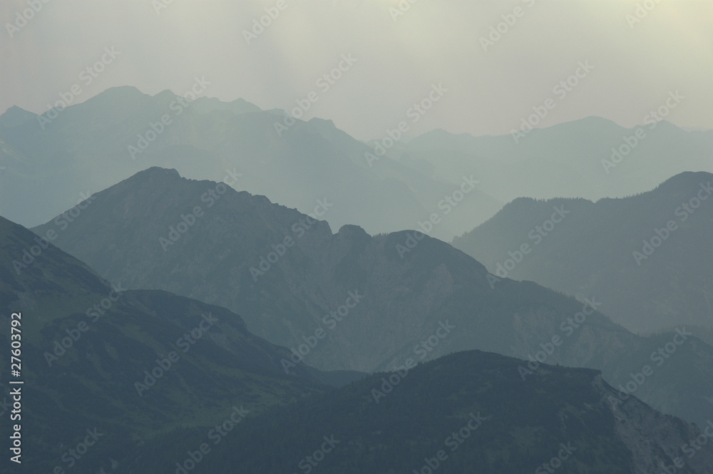 Bergkette im Nebel Bergkette im Nebel