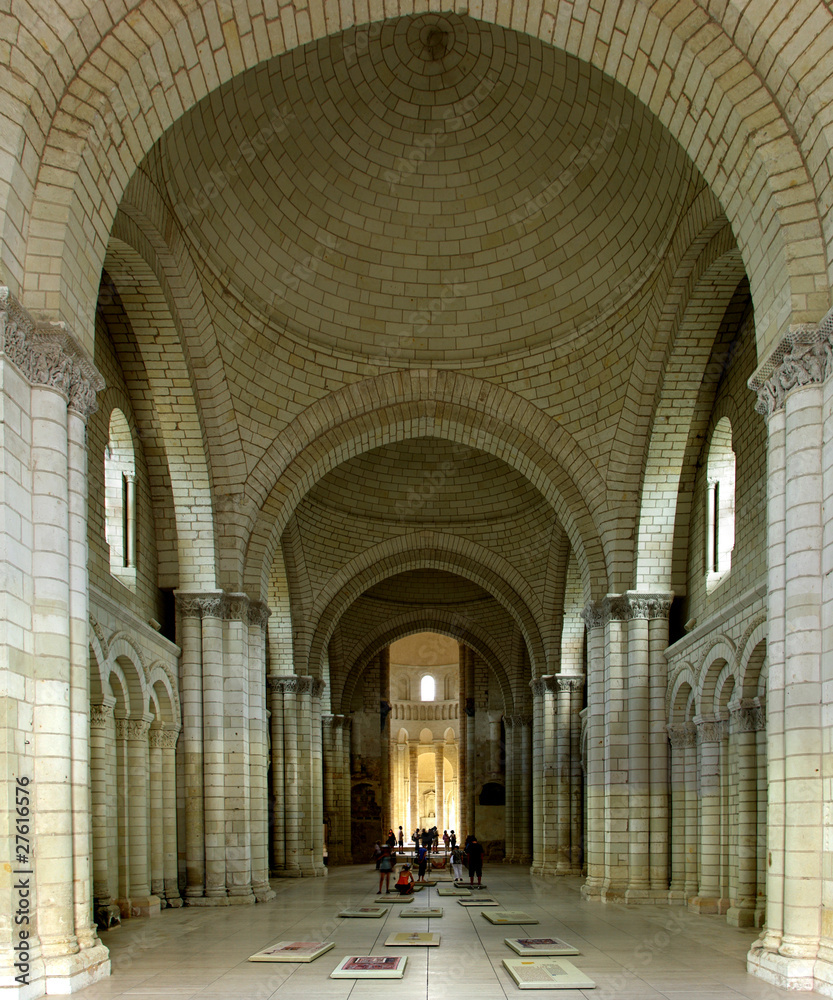 Abbaye Royale de Fontevraud - Nef de l'Eglise Abbatiale