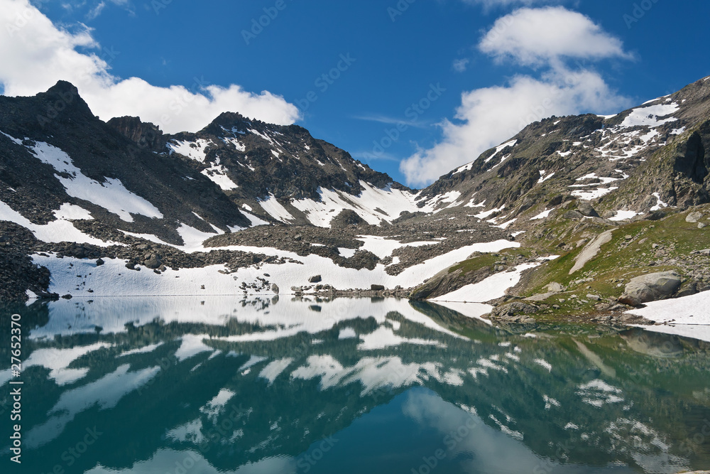 Obraz premium Pietra Rossa Lake, Italy