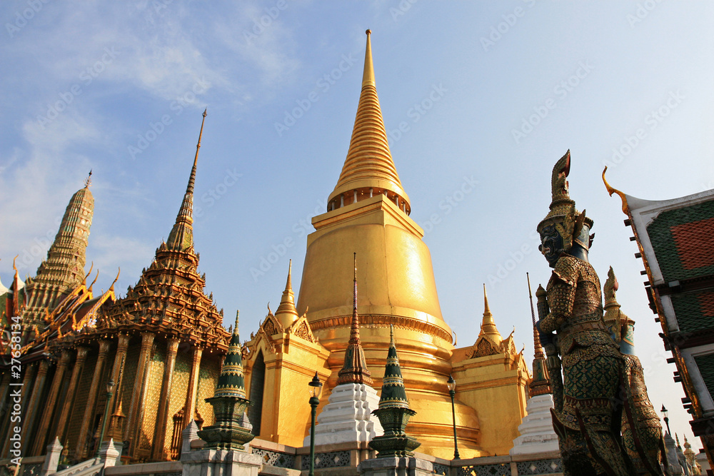 Fototapeta premium Golden Pagoda, Thailand
