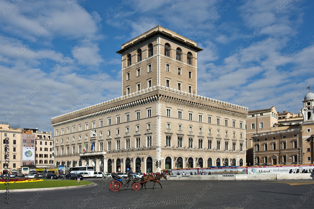 Roma Piazza Venezia il palazzo delle Assicurazioni