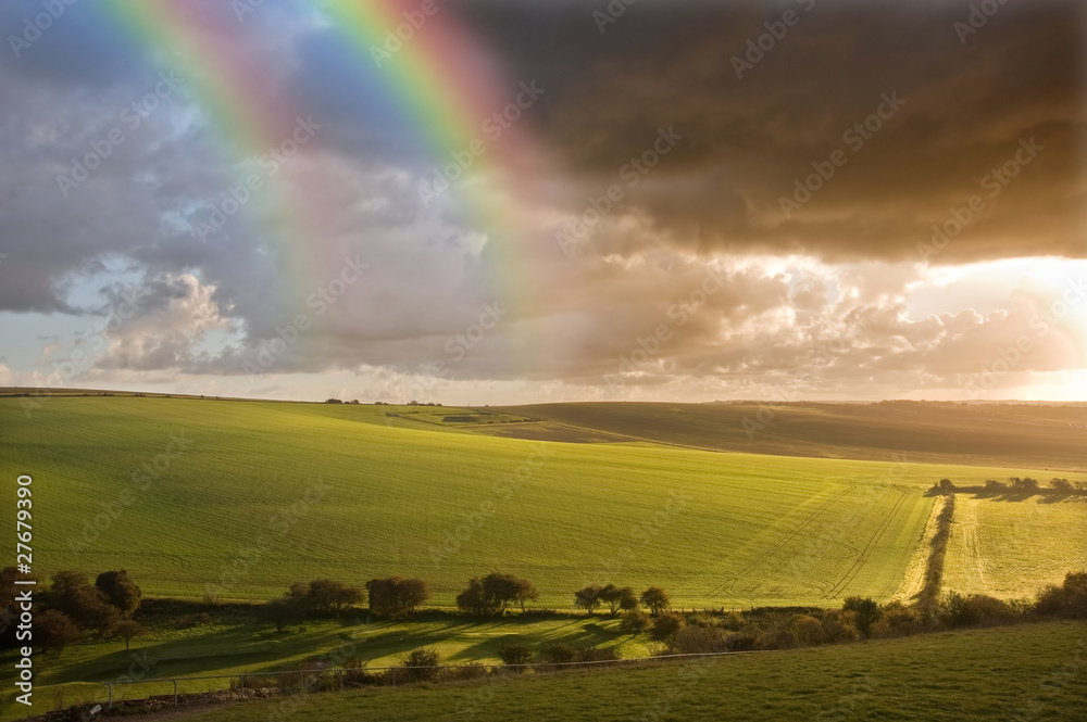 Obraz premium Beautiful Double rainbow over stormy English countryside