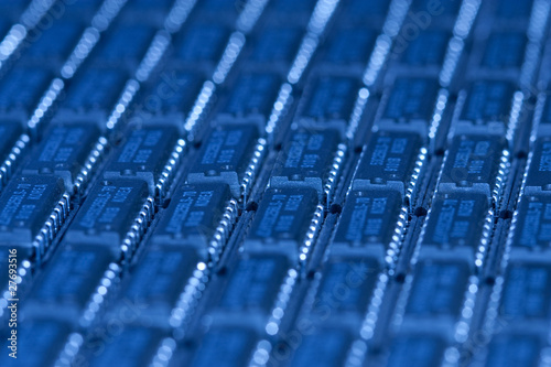 Speicherbausteine in blauem Licht