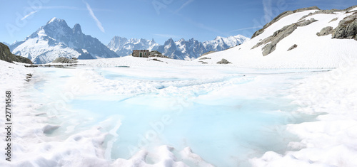 Panorama sur la cha  ne du Mont Blanc
