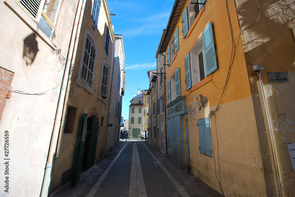 Fototapeta premium Rue dans le quartier du Panier à Marseille