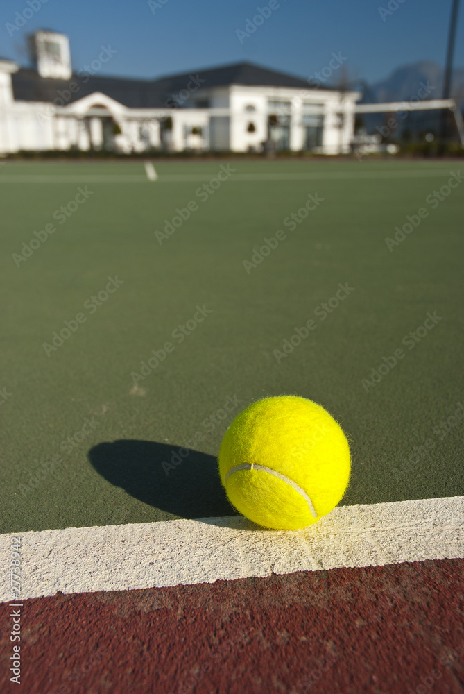 Tennis ball bouncing