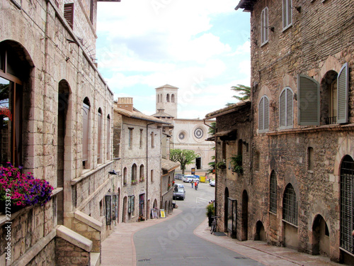Fototapeta Naklejka Na Ścianę i Meble -  Medieval street in Assisi, Italy and the church San Pietro