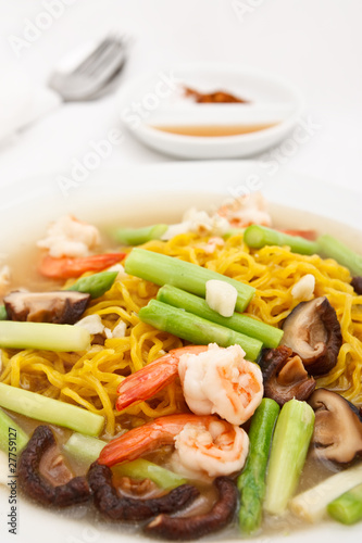 Chinese style fry noodle with vegetables