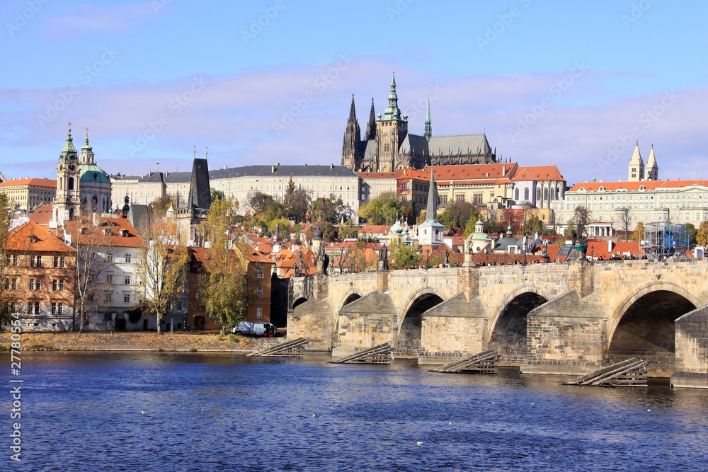 Obraz premium View on the autumn Prague gothic Castle with the Charles Bridge