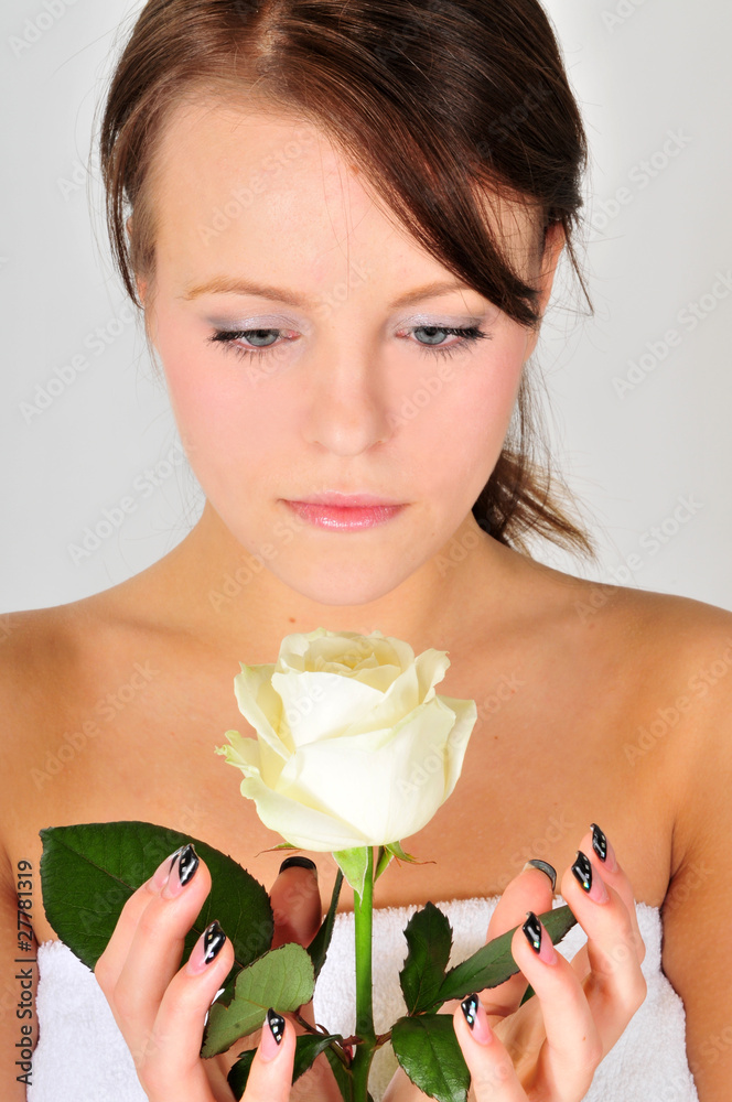 Frau mit einer weißen Rose Frau mit einer weißen Rose