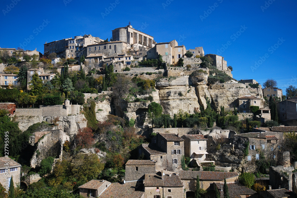 Au pied de Gordes