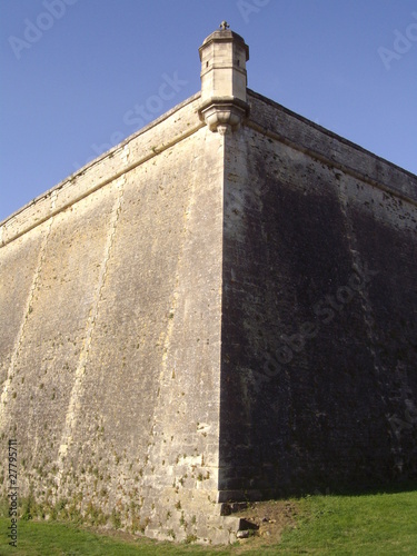 Un grand bastion de blaye et son échauguette