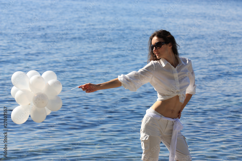 Fototapeta premium Happy young woman enjoying summer vacation