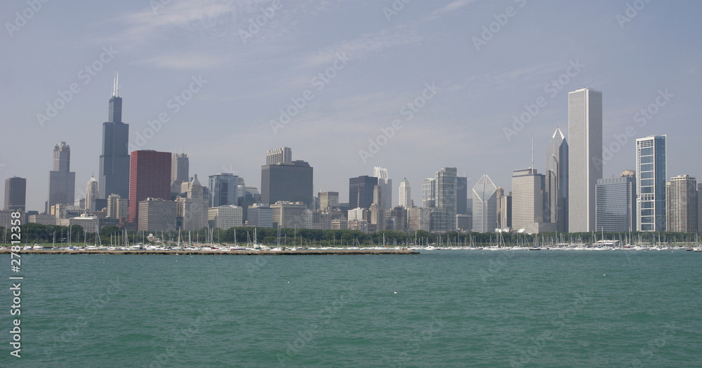 Naklejka premium Chicago skyline viewed from Michigan Lake