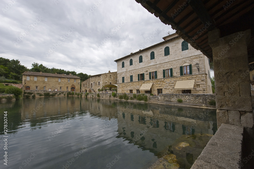 Fototapeta premium toscana bagno vignoni panorama della vasca termale