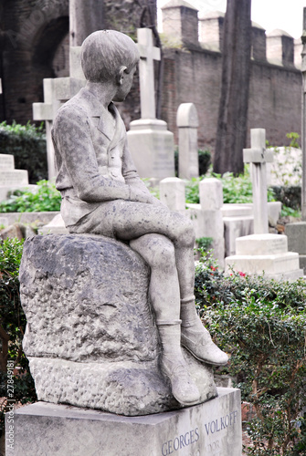 Cimitero acattolico tomba di Georges Volkoff