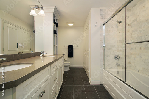 Wallpaper Mural Master bath with white brick walls Torontodigital.ca