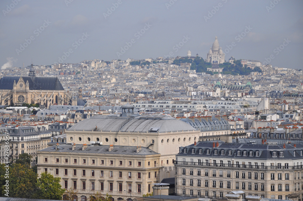 Paris et le Sacré Coeur dans la pollution