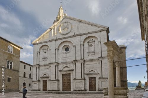 toscana pienza il duomo e la piazza