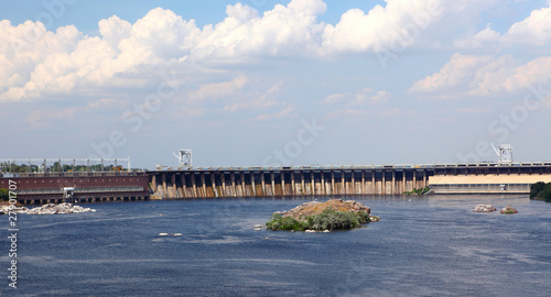 Hydroelectric power station dam © pirotehnik