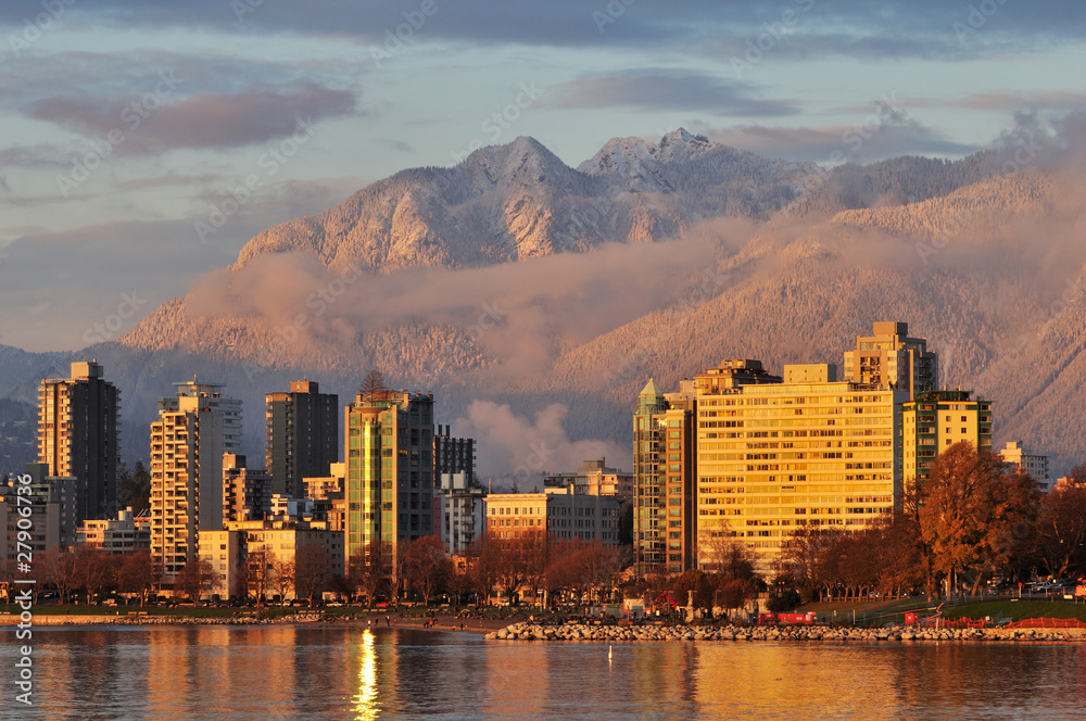 Naklejka premium Vancouver Golden Sunset