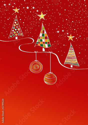 Froehliche Weihnachtsbäume mit Kugeln