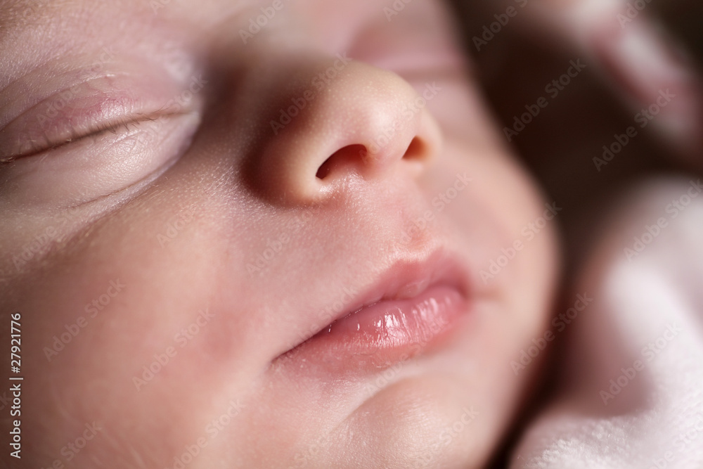 Fototapeta premium ritratto bimba neonata cucciola
