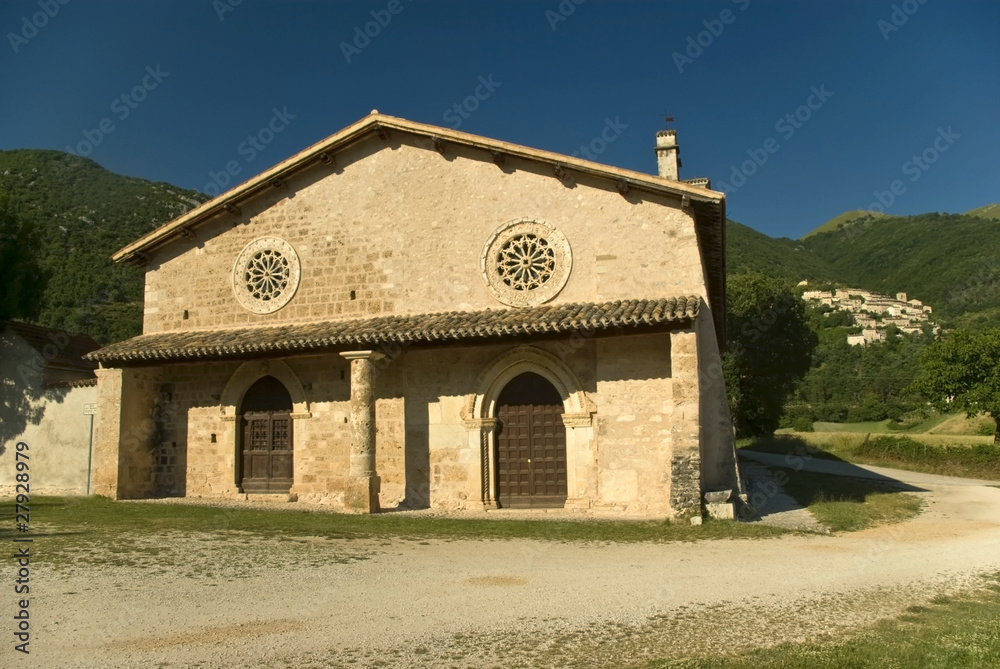 Parco Nazionale Monti Sibillini: chiesa di S. Salvatore a Campi