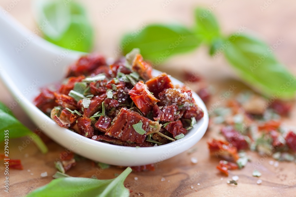 sun-dried tomatoes with basil and salt - obrazy, fototapety, plakaty 