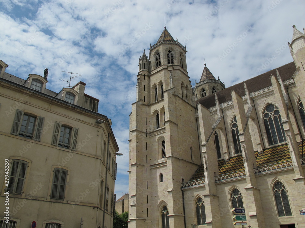 façade de la cathédrale Saint Bénigne à dijon