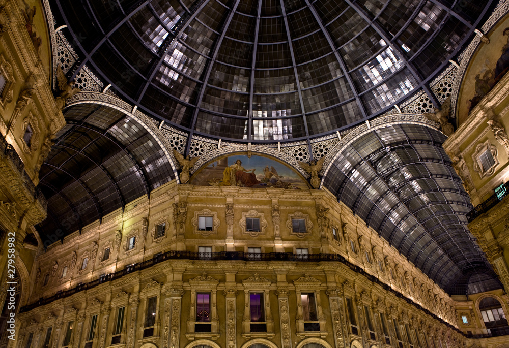 Obraz premium Galleria Vittorio Emanuele II - Galleria Milano Notturno