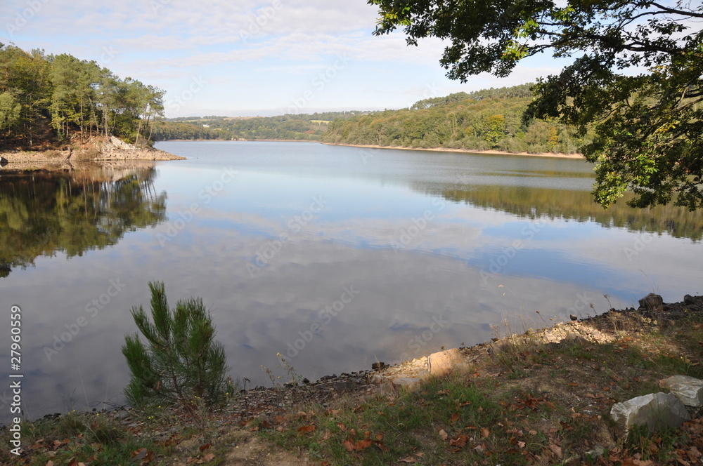 Fototapeta premium lac de guerledan en bretagne