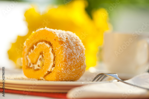 Obraz na płótnie Orange biscuit roll with a cup of coffee w salonie