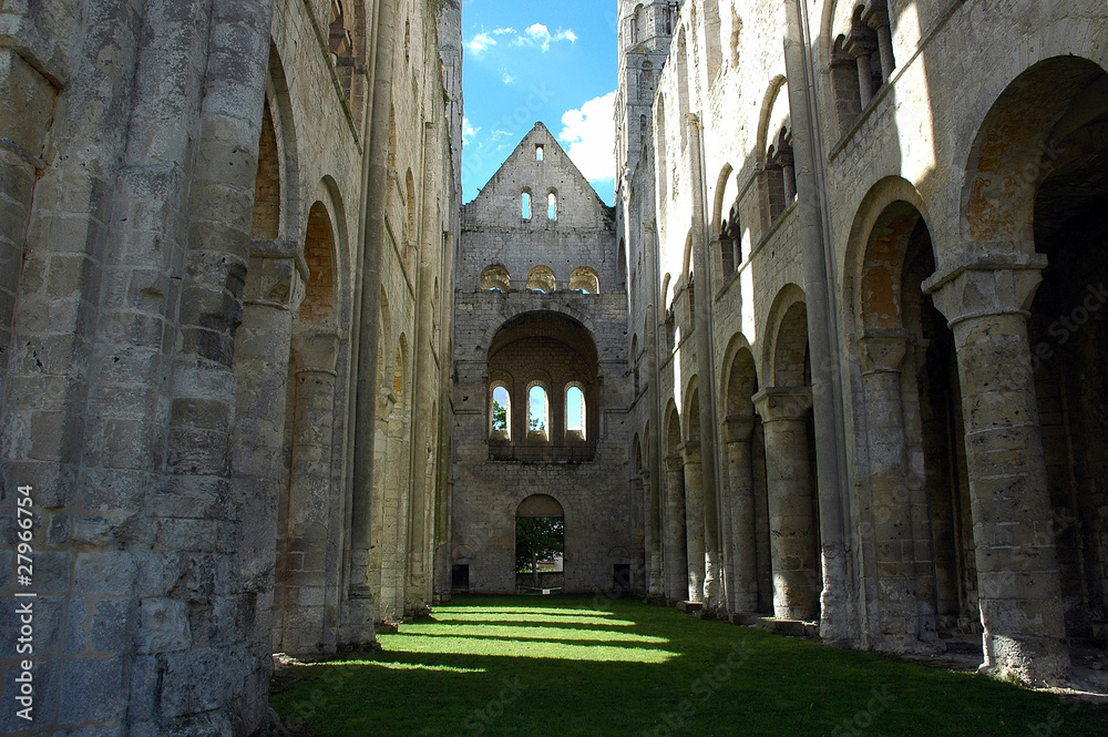 abbaye abbatiale notre dame de jumieges en normandie