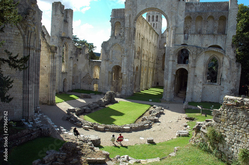 abbaye abbatiale notre dame de jumieges en normandie photo