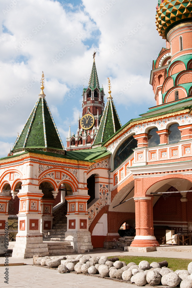 Fototapeta premium St. Basil's Cathedral in Moscow on red square