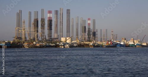 Drilling rig and vessels in the port