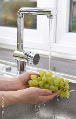 Washing grapes