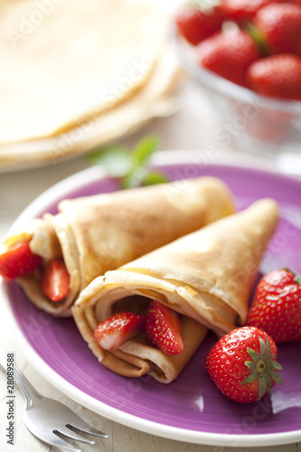 crepes with strawberries