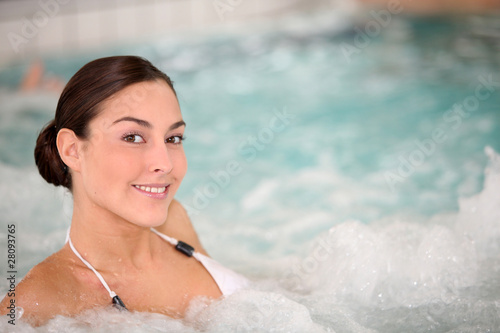 Beautiful young woman relaxing in seawater jacuzzi