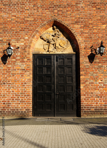 wejście do gotyckiego kościoła