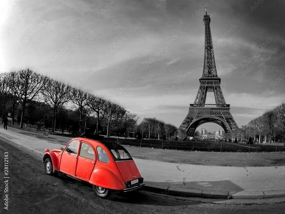 Tour Eiffel et voiture rouge- Paris - obrazy, fototapety, plakaty 