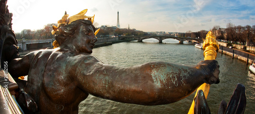 Statues du pont Alexandre 3 - Paris
