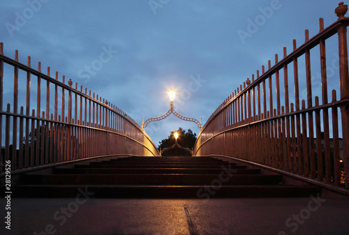 Obraz na plátně pedestrian bridge at night