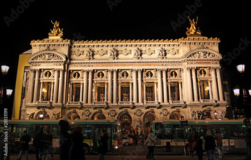 Opéra de Paris la nuit