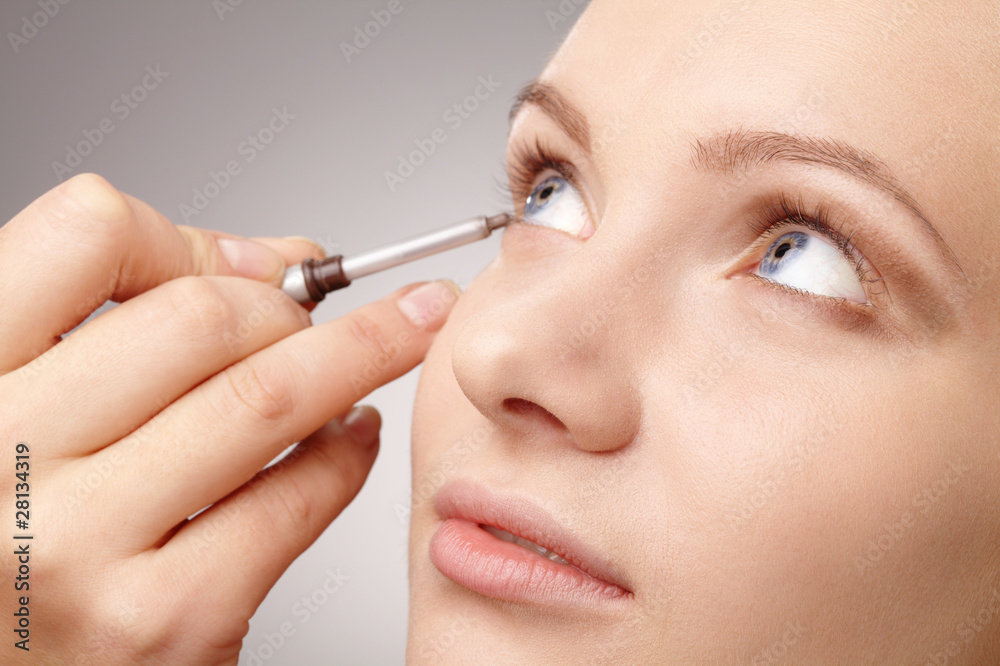 Applying eyeshadow for young girl