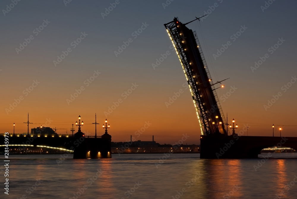 Obraz premium Троицкий мост на рассвете