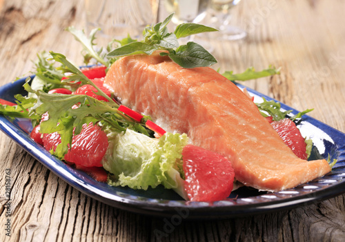 Salmon fillet and salad